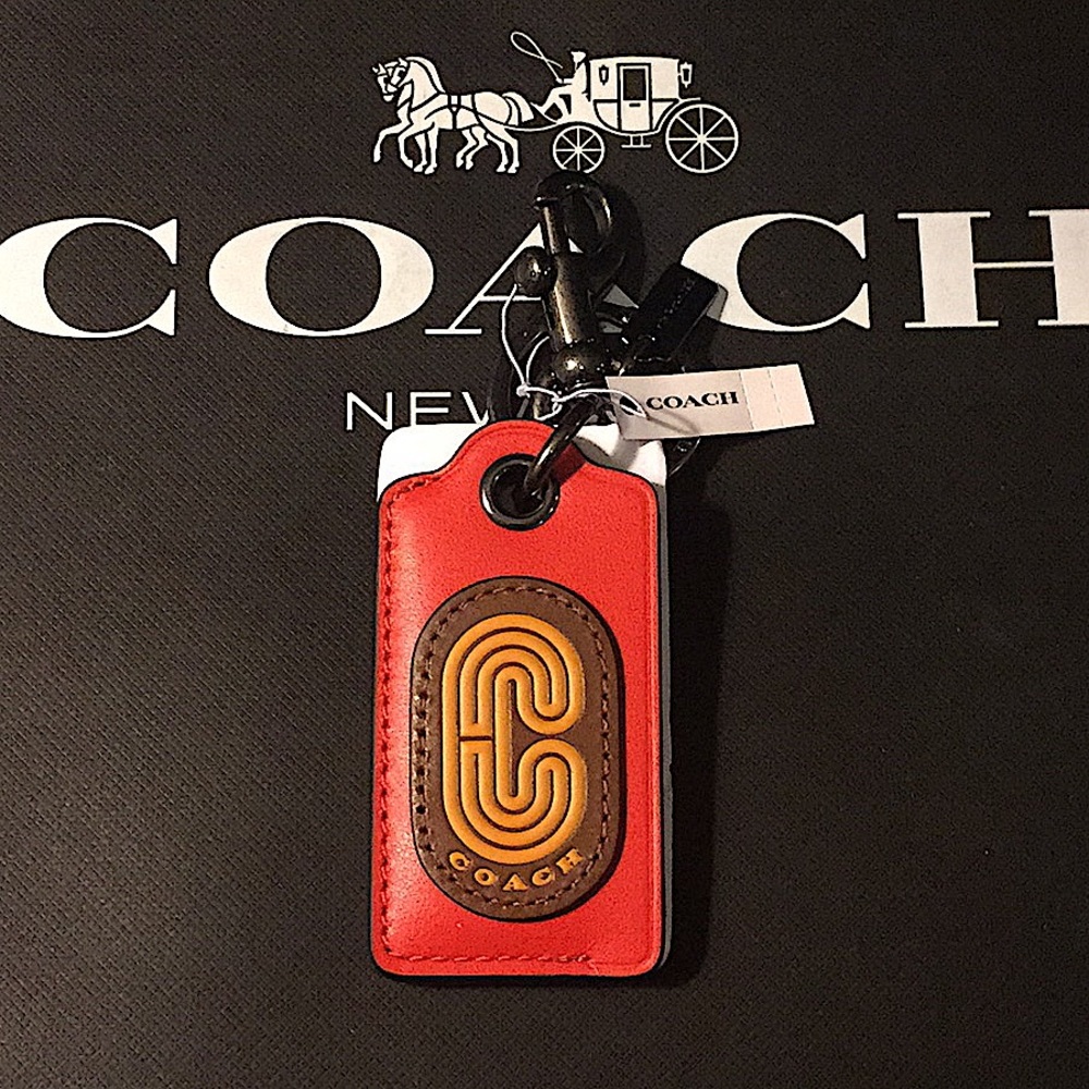 💥HOST PICK💥(UNISEX) COACH BOTTLE OPENER KEY FOB (NWT)